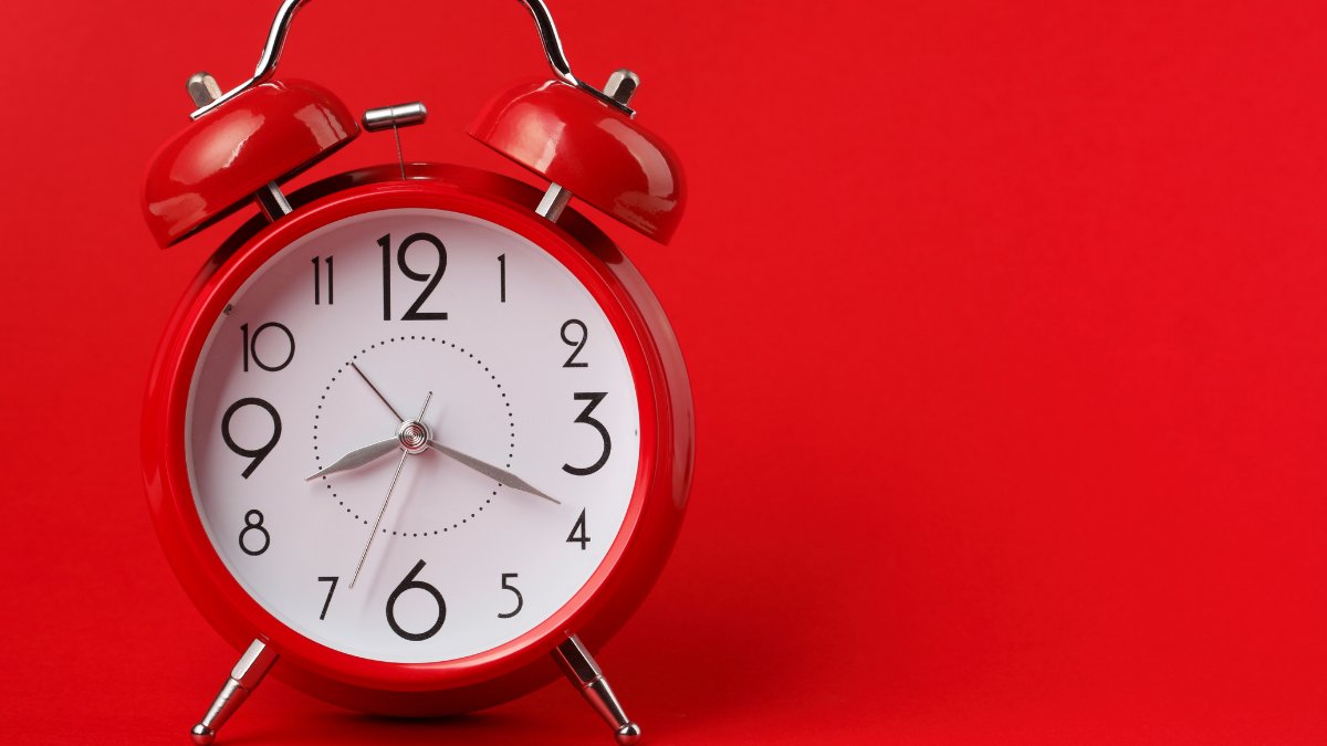 salvationarmyuk's tweet photo. Remember that the clocks go back this weekend- make the most of that extra hour! #clocksgoback https://t.co/Ki1E8Zr2Ly