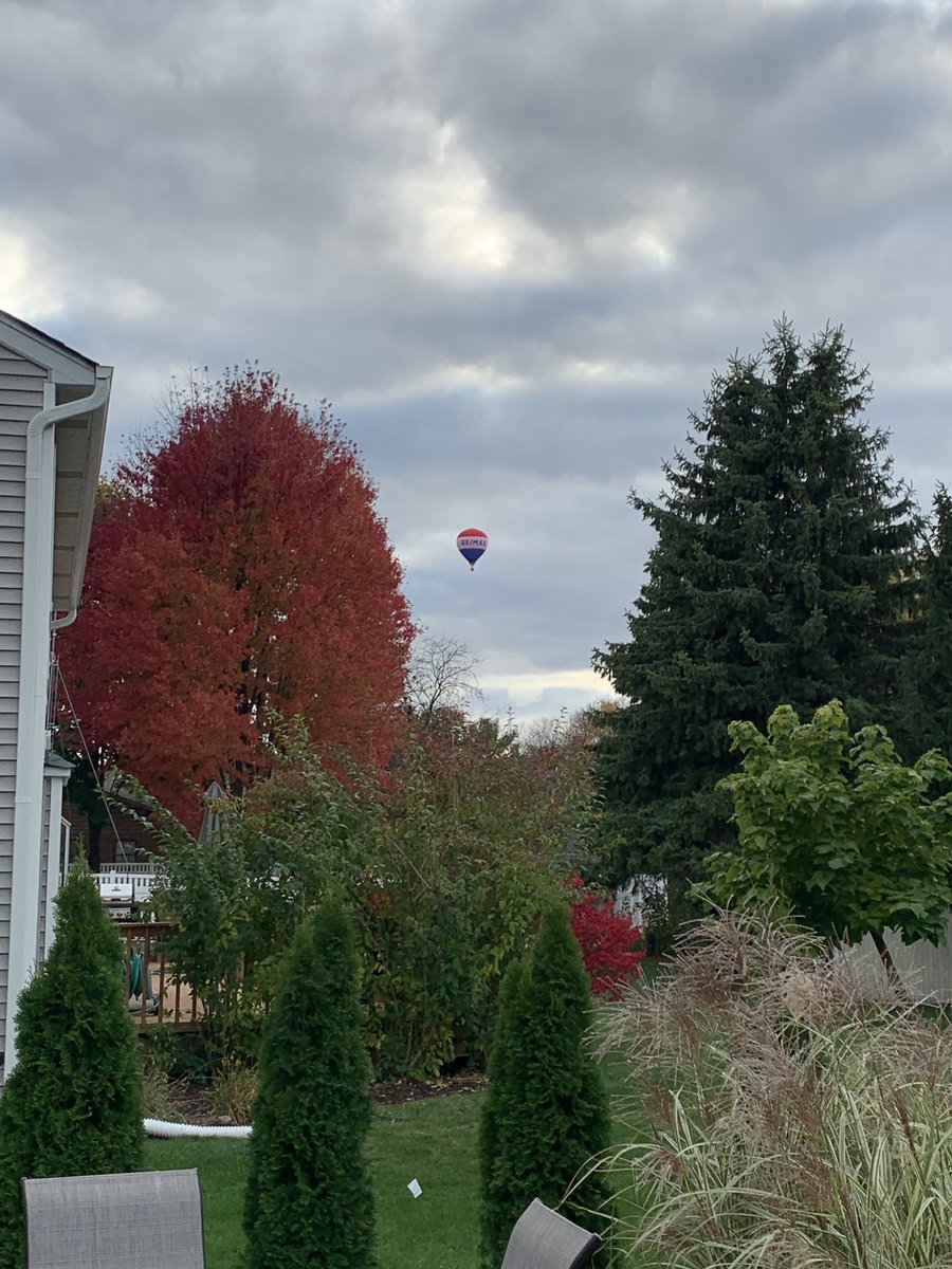 gsonntag's tweet photo. Hey @remax, nice advertising!
#inmybackyard
#notwhatiwasexpecting
#remax https://t.co/sfJC9H3EoN