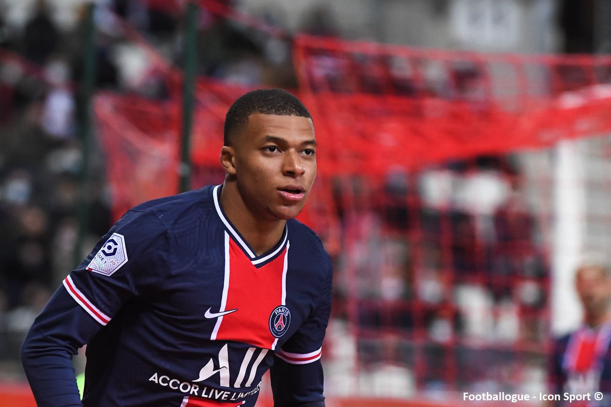 Footballogue's tweet photo. [#Stat📊] Kylian Mbappé sur ses 8 derniers matchs en Ligue 1 🔥🔥🔥

⚽ 10 buts
🎯 4 passes décisives 

#PSGDFCO https://t.co/ufRTHDX8y9