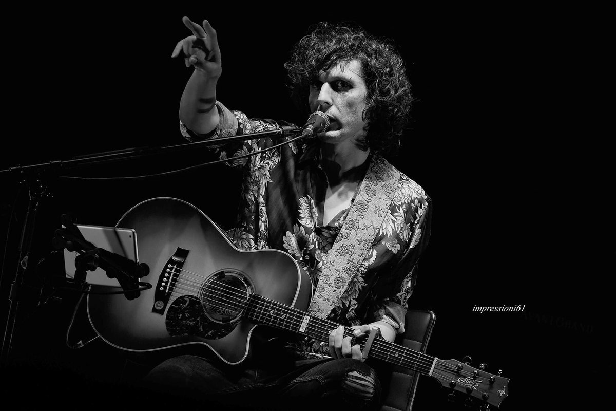 ValentinaBlunty's tweet photo. Allora diciamo che, vista la notiziona di oggi, si continua fino all’uscita del video
#StaTornando 🤩
«Occhio!» 😉
#Giorno365Più188 #NovePrimavere #AnnoSabbaticoDoppio #ErmalMeta #UnaFotoAlGiornoLevaIlMedicoDiTorno #PicOfTheDay365Plus188
#ILupiDiErmal
📸: @impressioni61 https://t.co/epqBQFvuam