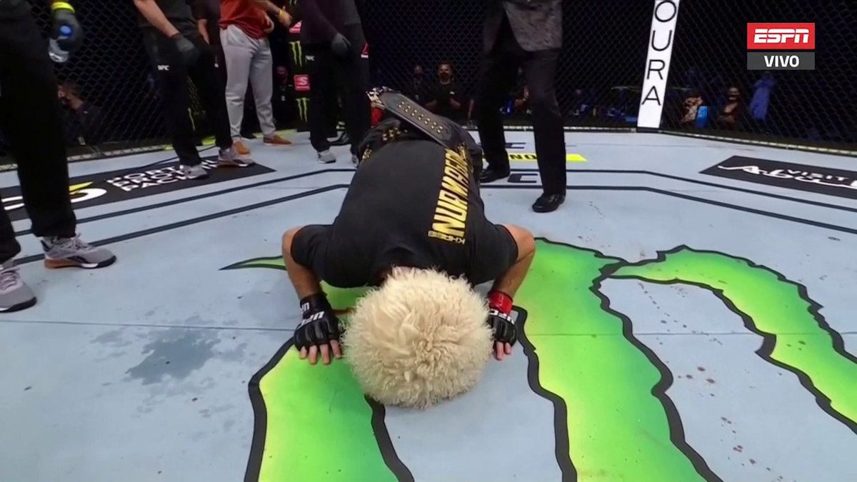 SC_ESPN's tweet photo. ATENCIÓN: tras la tremenda victoria, Khabib anunció su retiro del #UFC, ante Geathje fue su última pelea tras la muerte de su padre por coronavirus, quien fue uno de sus pilares en el octágono. #UFC254 #ESPNKnockOut. https://t.co/DlXUmFBDrb