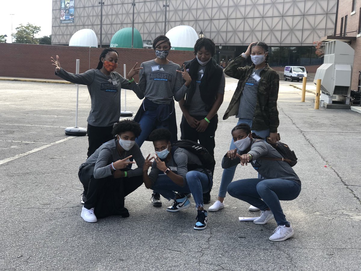 AUG_WBB's tweet photo. Enjoyed serving the community‼️ Building relationships 💙 #EMPOWER #EarlyVotingGA https://t.co/YWv9ziLoeQ