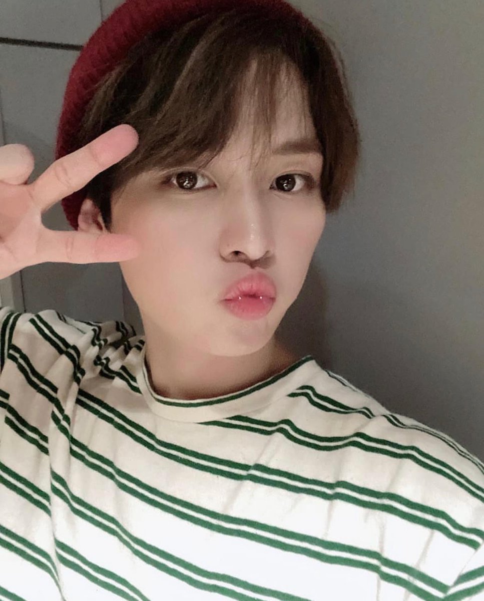 It’s been 2 hours. Time for more Lee Know. King of  selcas #LeeKnow  #LeeKnowIsCute  #HappyLeeKnowDay #GlowingGemLeeKnow #기여운_리노야_생일축하해 #StrayKids  #스트레이키즈  #スキズ #LeeKnow  #리노