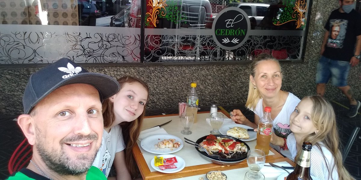 educhicago's tweet photo. Después de 7 meses de Confinamiento se sale a comer afuera , de a poco volver a la nueva normalidad , Jugo @NuevaChicago y se comió en #ElCedron Pizzería. Háblame de amor al Barrio de MATADEROS https://t.co/rgvlUNIh2M