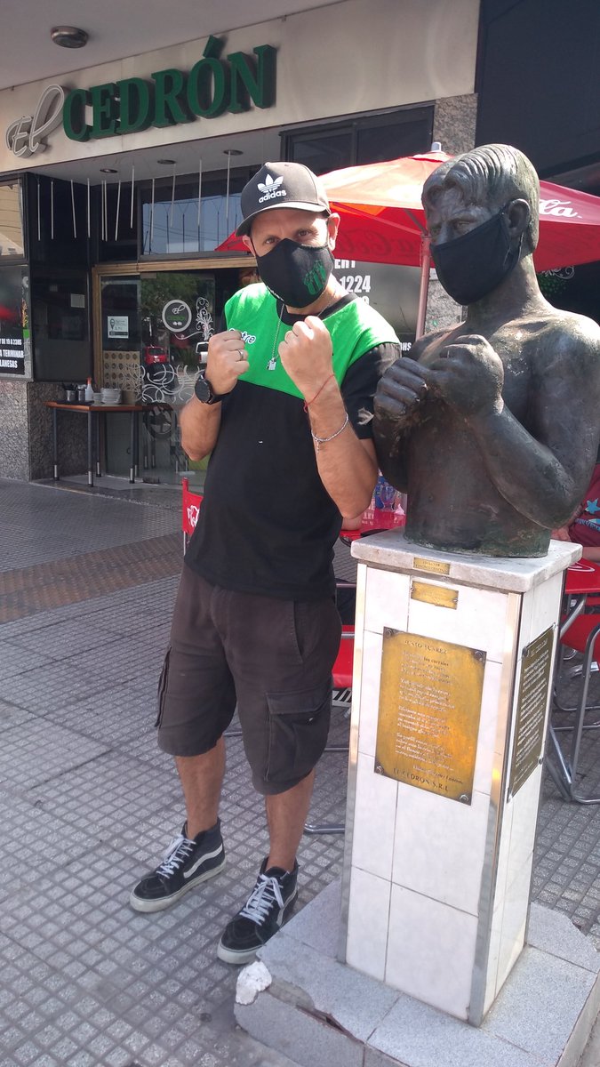 educhicago's tweet photo. Después de 7 meses de Confinamiento se sale a comer afuera , de a poco volver a la nueva normalidad , Jugo @NuevaChicago y se comió en #ElCedron Pizzería. Háblame de amor al Barrio de MATADEROS https://t.co/rgvlUNIh2M