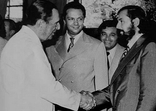 1 En este y en el próximo capítulo, conocerás a una serie de personas que estaban bajo el ala de López Rega y del Presidente Juan Domingo Perón, quien tenía pleno conocimiento de sus comportamientos y proceder https://t.co/SFycHKNv3u
