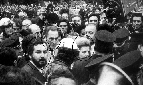 9 Morales y Almirón pasaron a prestar servicio como jefes de seguridad del ministro de Bienestar Social, y a Almirón tras la muerte de Juan Domingo Perón, lo introdujo en la custodia de la Presidenta María Estela Martínez de Perón https://t.co/CCb9xWJFsK