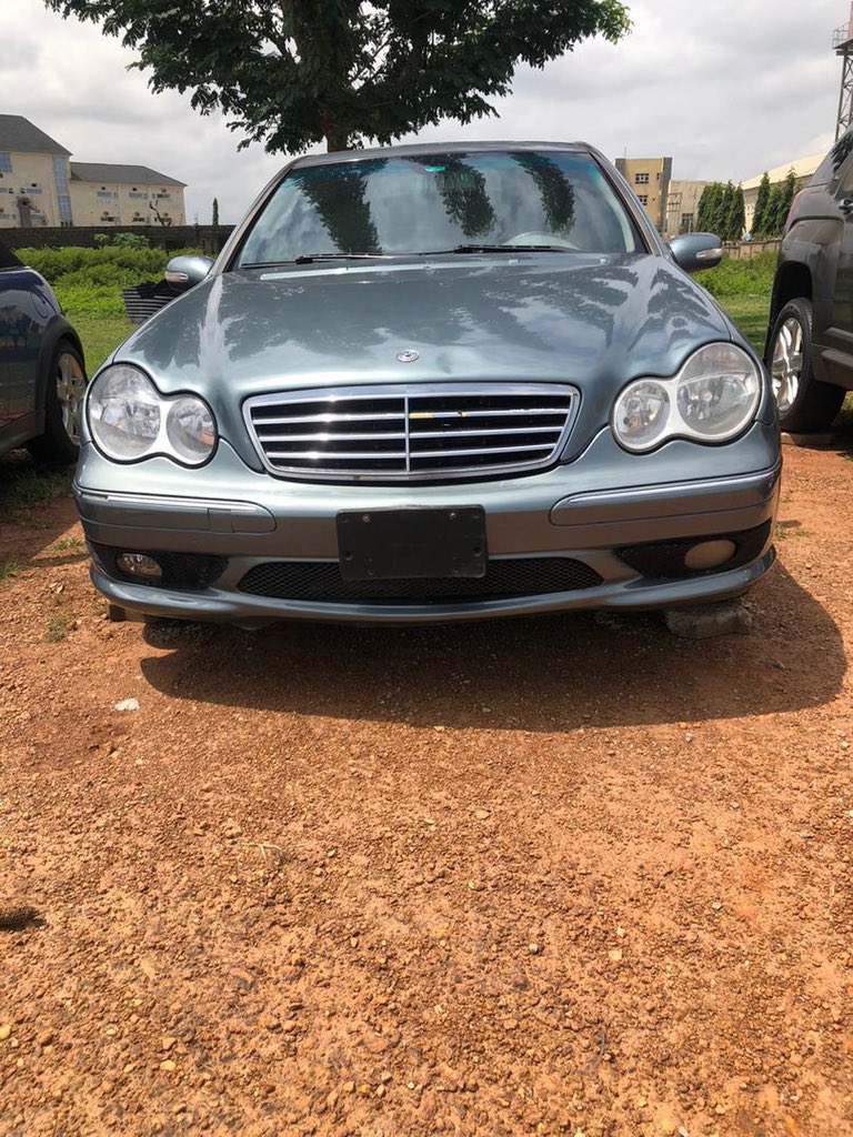 SarkinMota_AMF's tweet photo. I BEG YOU IN THE NAME OF GOD DON’T SKIP WITHOUT RETWEETING

Extremely clean Benz c230 2006 

LOCATION: Abuja !!! 

PRICE: 1.5M 🤯🤯

Dan Allah help a brother and retweet https://t.co/sKsAtmjXVa