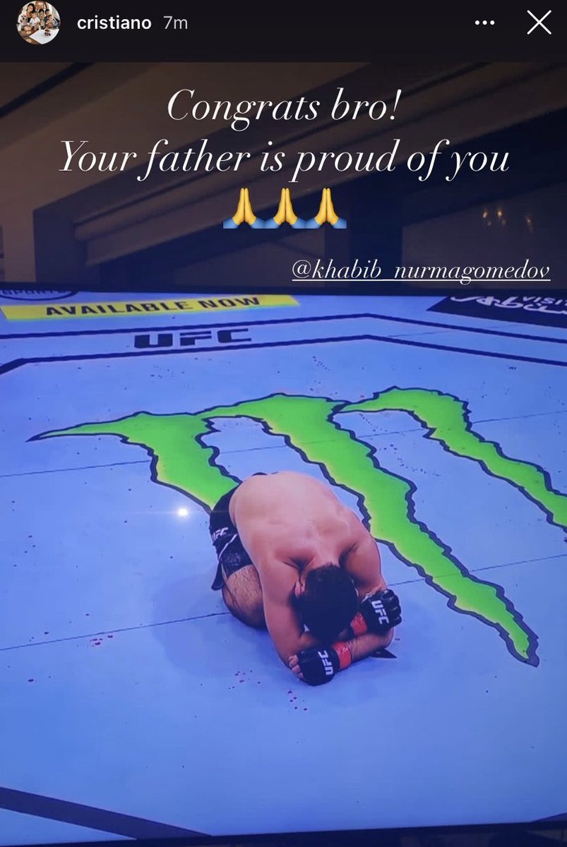 Ronaldo congratulates Khabib on his win and his career. 🙌