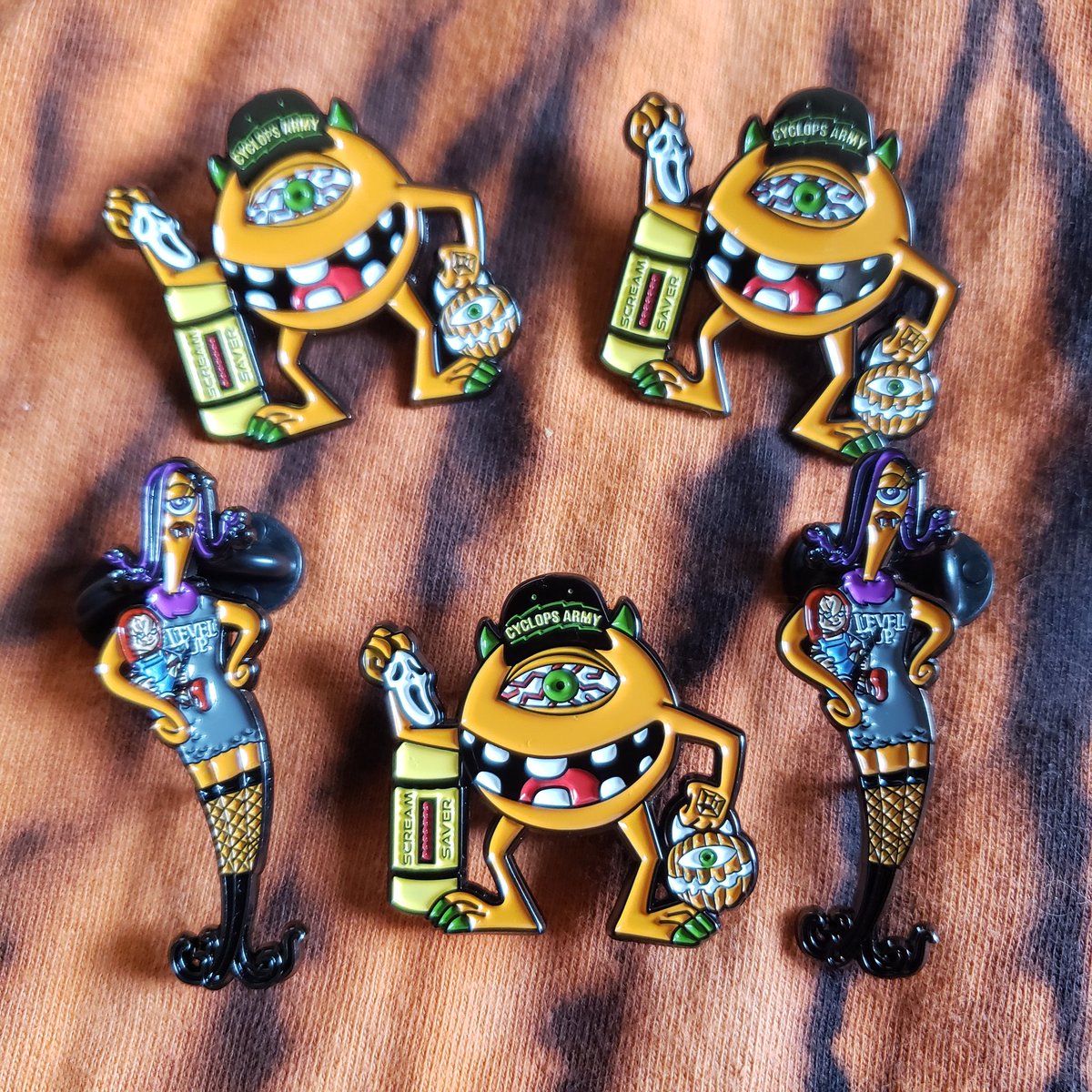 MrMartianDesign's tweet image. Introducing.... 
🎃Mike Spookzowski x Spooky Celia🔪
🗣️ On sale TODAY at 4:20 CST 💨
👁LE 175