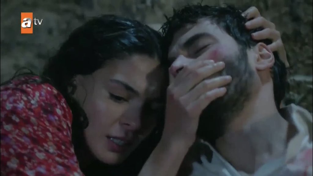 she’s hiding him and covering his mouth so they’re not seen SHE’S REALLY SAVING HIM IN EVERY POSSIBLE WAY  #Hercai  #ReyMir