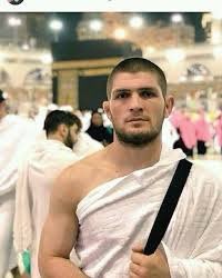 Alheseene's tweet photo. #حبيب_نور_محمدوف يكفي انه مسلم ومفتخر. باسلامه ودعس على كل الموجودين اسنل الله يثبته على اسلامه وان يرحم والده وجميع المسلمين تستاهل يابو محمدورف https://t.co/W2gCPFF0Yd