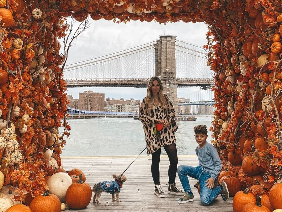 TheSeaportNYC's tweet photo. We are FALLing in love with all of your #pumpkinarch photos. Keep em' coming! 🎃 

📸: IG/ brackduncan monicelle jononacollection TheArtOfOlu https://t.co/cniF3dTecr
