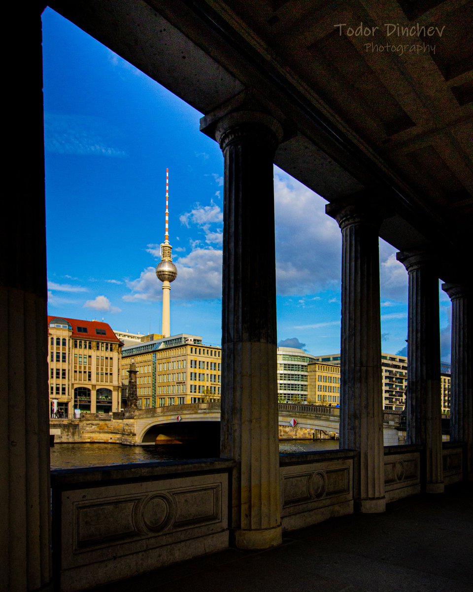 todor_dinchev's tweet photo. A glimpse to Berlin TV Tower from Museumsinsel 📺📺📺

#berlin #museuminsel #fernseeturmberlin #spree #berlindubistsowunderbar #weilwirdichlieben #hauptstadt #germany #brandenburg https://t.co/Himgq5EMRW