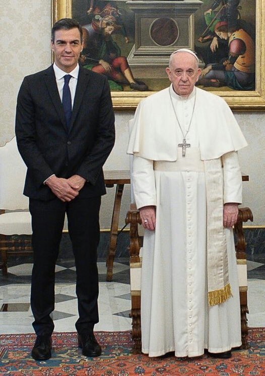 TheCryptoSquire's tweet photo. La cara del Papa lo dice todo... https://t.co/hLBywFF1cq