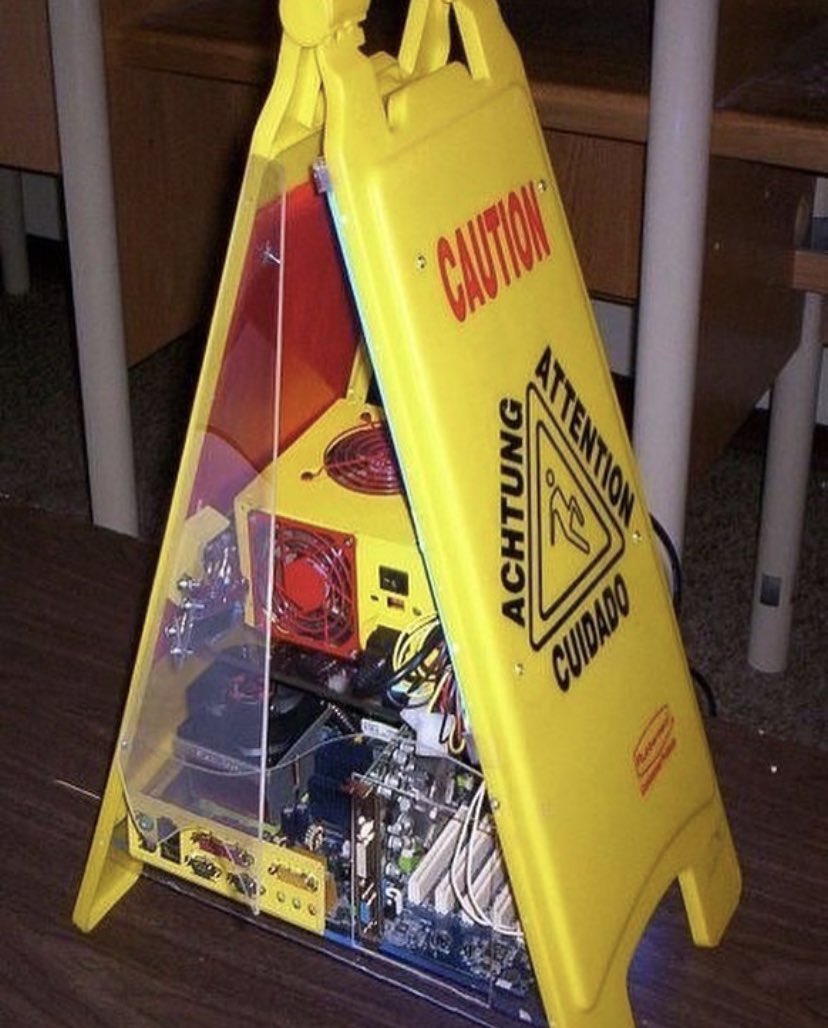 pcuniverse_'s tweet photo. that has to be the coolest pc case i’ve ever seen 
#pcgaming #pc #PCBuild #PCGamer https://t.co/2QSxujW9oX