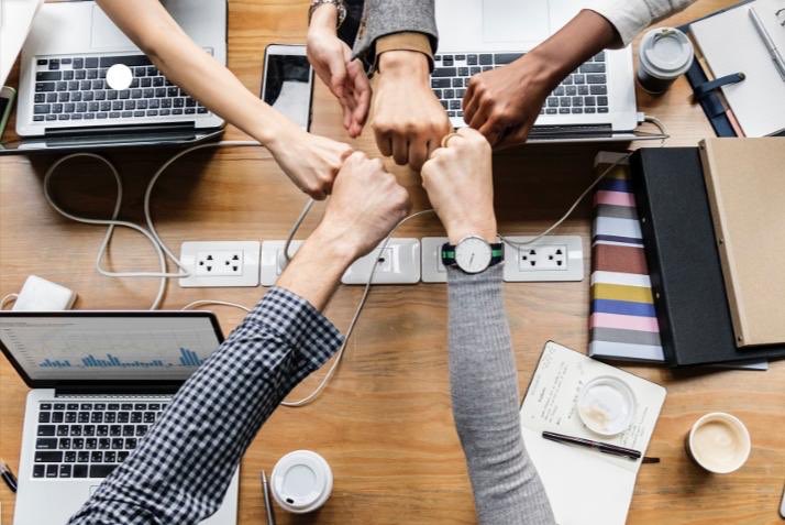keysi_diaz's tweet photo. La comunicación efectiva mejora el desempeño laboral en las empresas, generando un intercambio de información pertinente. Obteniendo cualidades competitivas como ser: la participación, compromiso y trabajo en equipo. Disminuyendo los obstáculos, para aumentar confianza y apoyo. https://t.co/5VzqvRxI4l