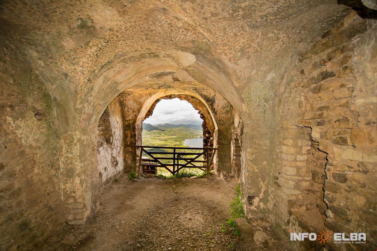 CentralElba's tweet photo. #TheVolterraioCastle is located between Portoferraio and Rio nell’Elba. It is the most ancient fortification on all the Island of Elba! It is one of the few fortresses never to have been raided by the Turkish pirates. 🏰 https://t.co/RnzdL1ndzZ