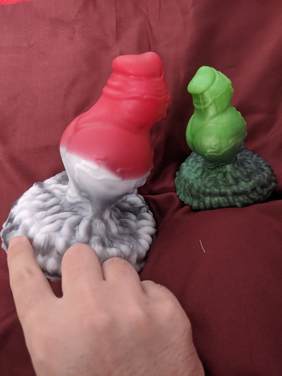 Speaking of  @Kudu_Voodoo, here& #39;s a pair of pretty Tallos! So much girth in that knot...and so much amazing detail in this sculpt as well!