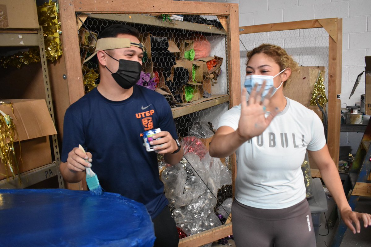 UtepROTC's tweet photo. The UTEP ROTC helped out the El Paso Downtown Lions Club paint and decorate their floats for the virtual thanksgiving parade. Helping out was a lot of fun and we were glad to be helping hands. Thank you for allowing us to help out El Paso Downtown Lions Club! https://t.co/Y3OeppzR77