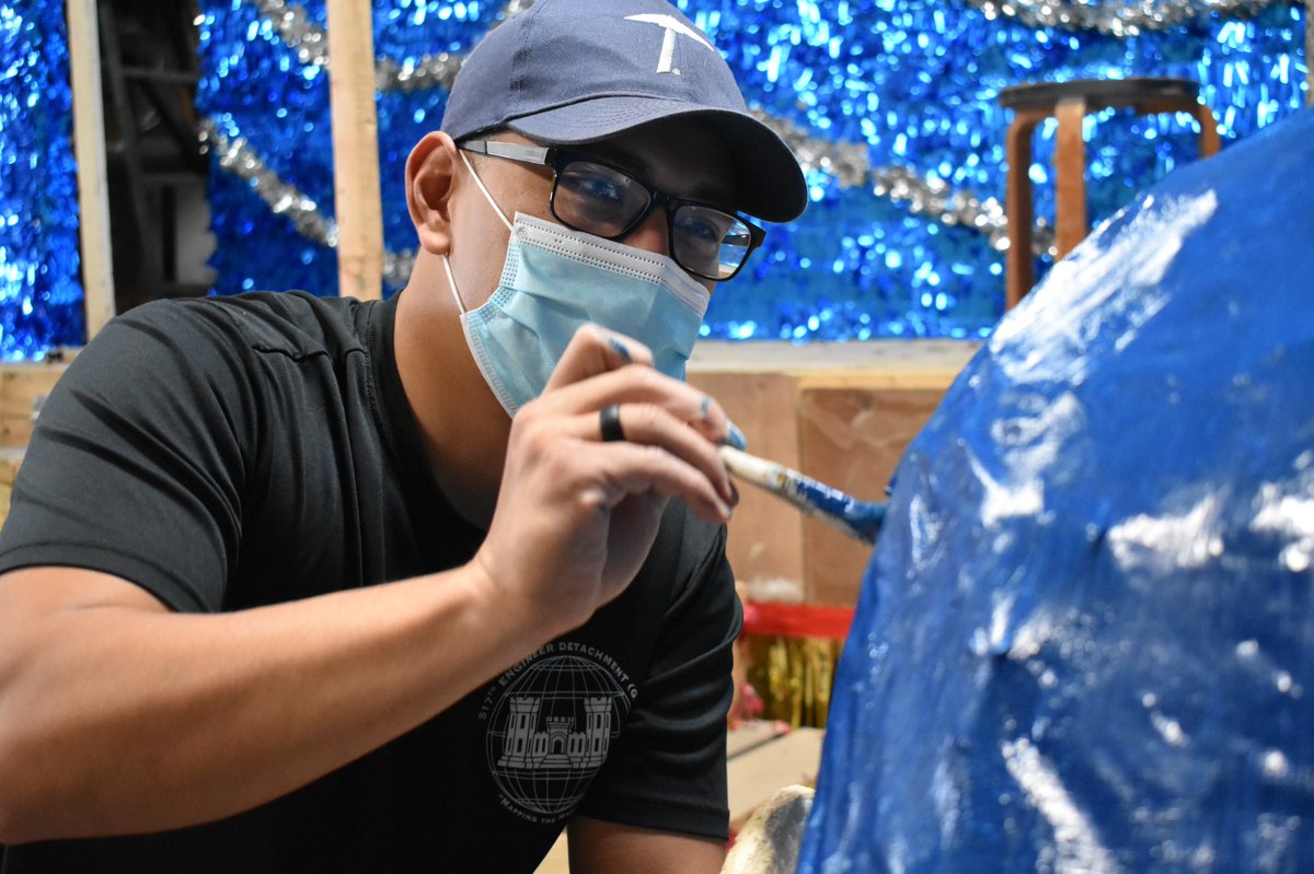 UtepROTC's tweet photo. The UTEP ROTC helped out the El Paso Downtown Lions Club paint and decorate their floats for the virtual thanksgiving parade. Helping out was a lot of fun and we were glad to be helping hands. Thank you for allowing us to help out El Paso Downtown Lions Club! https://t.co/Y3OeppzR77