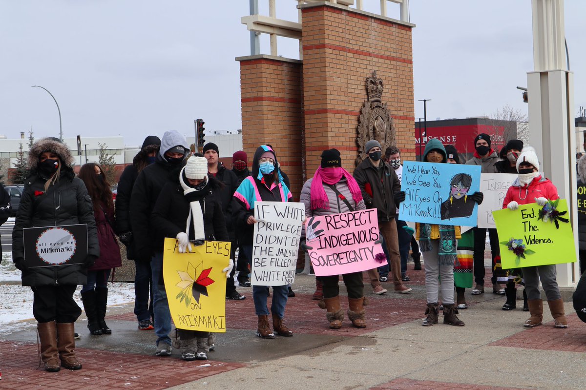 A few of my favourite shots from the #HonorTheTreaties #Edmonton Rally #Mi’kmaq #AllEyesOnMikmaki today at the RCMP headquarters by Kingsway. #yeg #yeg #photojournalism #yegactivist #mikmaq #yegphotographer #canpoli #cdnpoli #alberta #canada #photography #canada #yegdt
