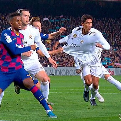 MeritoRMCF's tweet photo. Es comprensible que los culés se quejen hoy del VAR y del arbitraje. Se han pasado 12 años sin recibir un penalti en contra en el Nou Camp en un Clásico y dando motivos para ello que ahora que empieza a haber justicia (que no beneficios), se rebrincan y bufan como gatos en celo https://t.co/TyFsHnVNsV