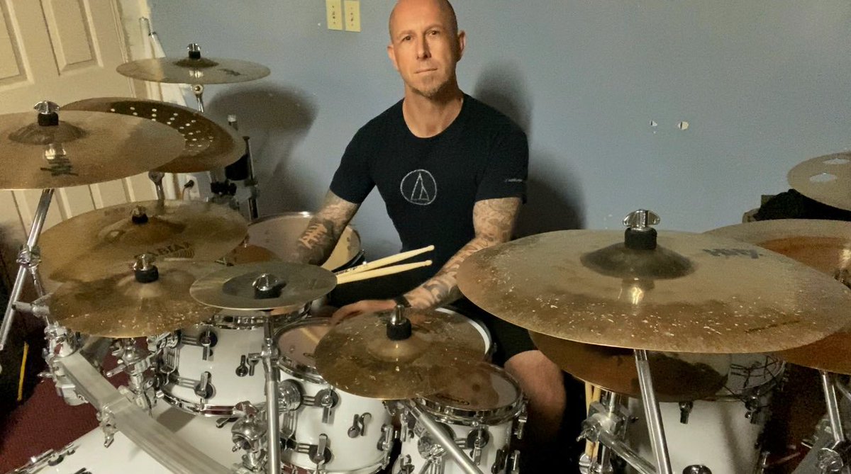 rvanpoederooyen's tweet image. Sup ? Lotsa’ wood shedding goin’. Preparing for upcoming sessions, working on new @imonolithband music, teaching and simply working on my craft. Feels great 👌

Hope you all have a great weekend 🤘🤘🤘

#imonolith #sessionwork #teaching #feelinggood #progress #gettingbetter