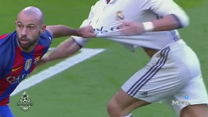 MeritoRMCF's tweet photo. Es comprensible que los culés se quejen hoy del VAR y del arbitraje. Se han pasado 12 años sin recibir un penalti en contra en el Nou Camp en un Clásico y dando motivos para ello que ahora que empieza a haber justicia (que no beneficios), se rebrincan y bufan como gatos en celo https://t.co/TyFsHnVNsV