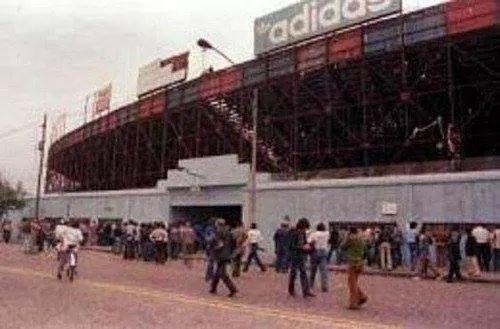 Anuchadelciclon's tweet photo. @Fernand81277318 @cuervo_sanz Queremos #VolverConEstadio
#JusticiaParaSanLorenzo 
#SiALaLeyDeRezonificacion 
#QueVuelvaElGasometro https://t.co/MgLZB6uMQg