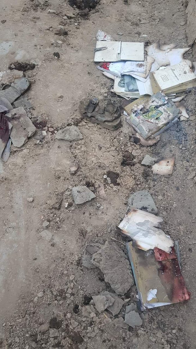 Buddha_Salsal's tweet image. ریاضی ۲ و کیمیای ۲؛ 
دانش‌آموزان را کشتند.
به عکس‌ها که با دقت ببینیم، کتاب‌های (ریاضی ۲ و کیمیای ۲) به خوبی خوانده می‌شود.
افسوس!
دریغا!
و 
دردا! که باز هم ده‌ها نفر از دانش‌آموزان و امید‌های سبز چمنزار دانایی را کشتند. 
منطق تروریستان، این است. وحشت و خون‌خواری.
#Kawsar #Kabul