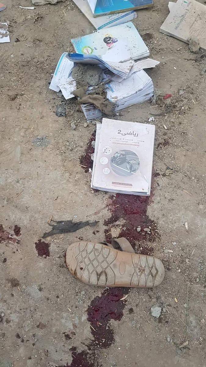 Buddha_Salsal's tweet image. ریاضی ۲ و کیمیای ۲؛ 
دانش‌آموزان را کشتند.
به عکس‌ها که با دقت ببینیم، کتاب‌های (ریاضی ۲ و کیمیای ۲) به خوبی خوانده می‌شود.
افسوس!
دریغا!
و 
دردا! که باز هم ده‌ها نفر از دانش‌آموزان و امید‌های سبز چمنزار دانایی را کشتند. 
منطق تروریستان، این است. وحشت و خون‌خواری.
#Kawsar #Kabul