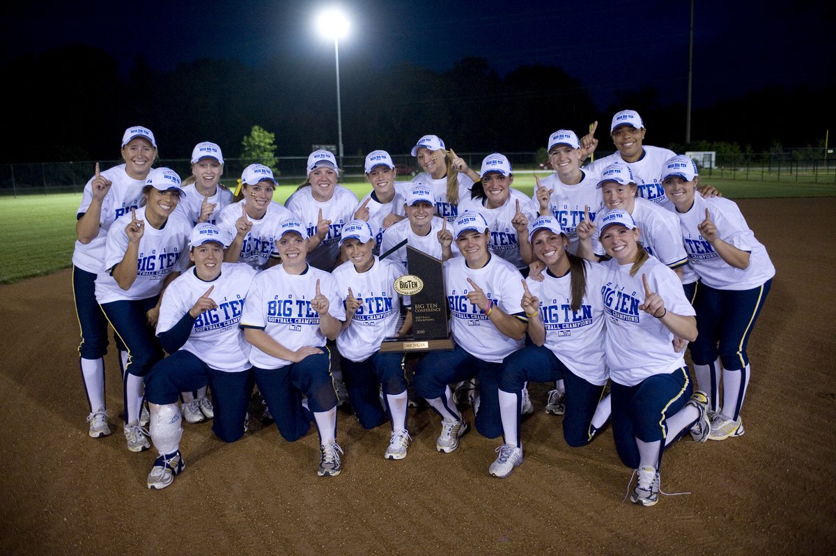 Celebrating our (virtual) WEEKEND OF CHAMPIONS today &amp; the anniversaries of our 2000 and 2010 Big Ten championship squads.

More: myumi.ch/kxbVQ