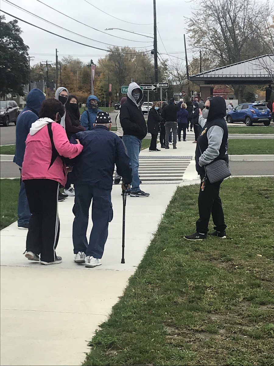 ToniRuberto's tweet photo. A wonderful thing just happened in the early voting line at West Seneca Community Center: Voters one-by-one gave up their spot in line for an elderly man with a cane who was at the back and could barely stand. @TheBuffaloNews https://t.co/KmmV8Do5XG