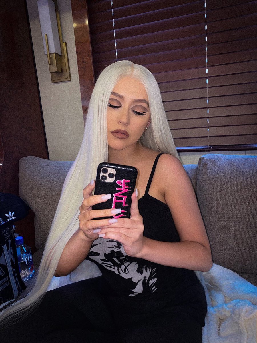 Christina Aguilera tweet media
