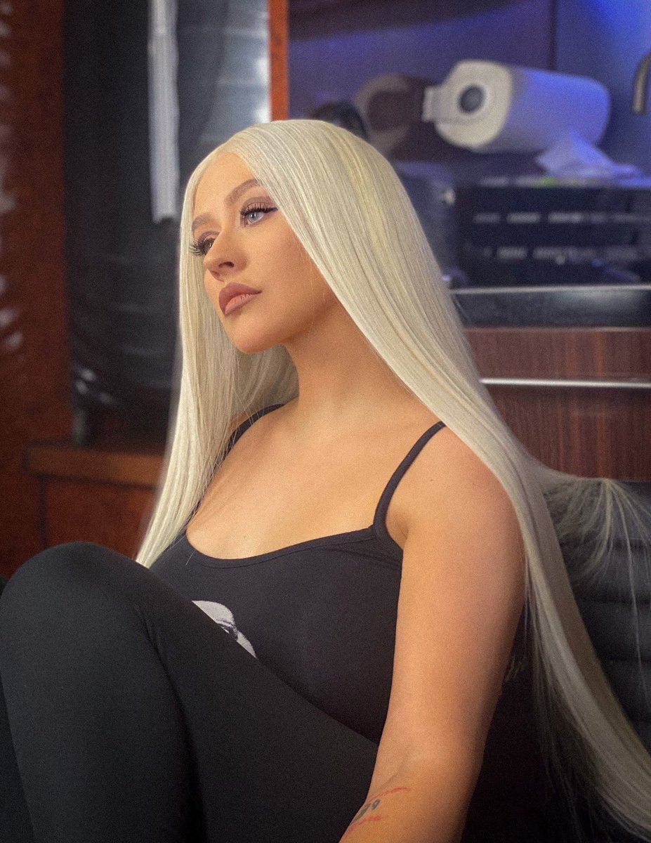 Christina Aguilera tweet media