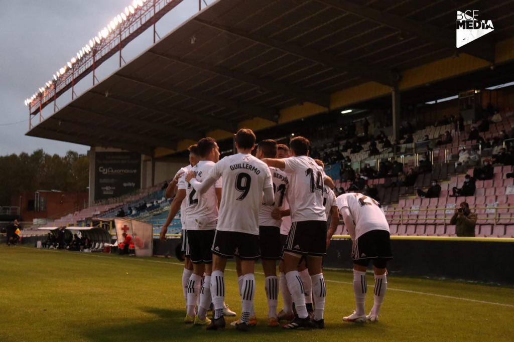 Burgos_CF's tweet photo. ¡EL PRIMERO DE LA TEMPORADA, DON SAÚL BERJÓN!

#BCFvRSGB
#OrgulloYTradición 🤍🖤 https://t.co/lembQCto2m