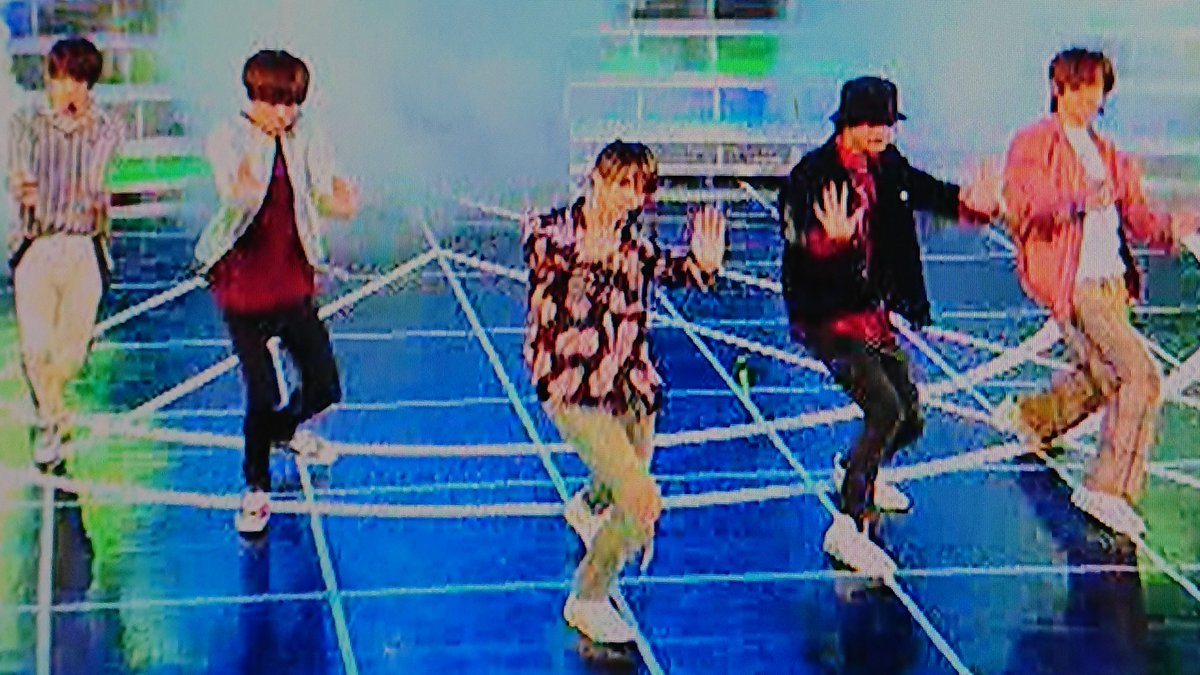 Goma On Twitter Freak Out にも両手を突きだす振りがあったけど Sparkandsparkラスサビ盛り上がってくk P とこも 平野紫耀は手の振りだけじゃなく胸のアイソレも 入れるから より動きがダイナミックになって めちゃくちゃカッコいい こういうダンスナンバー