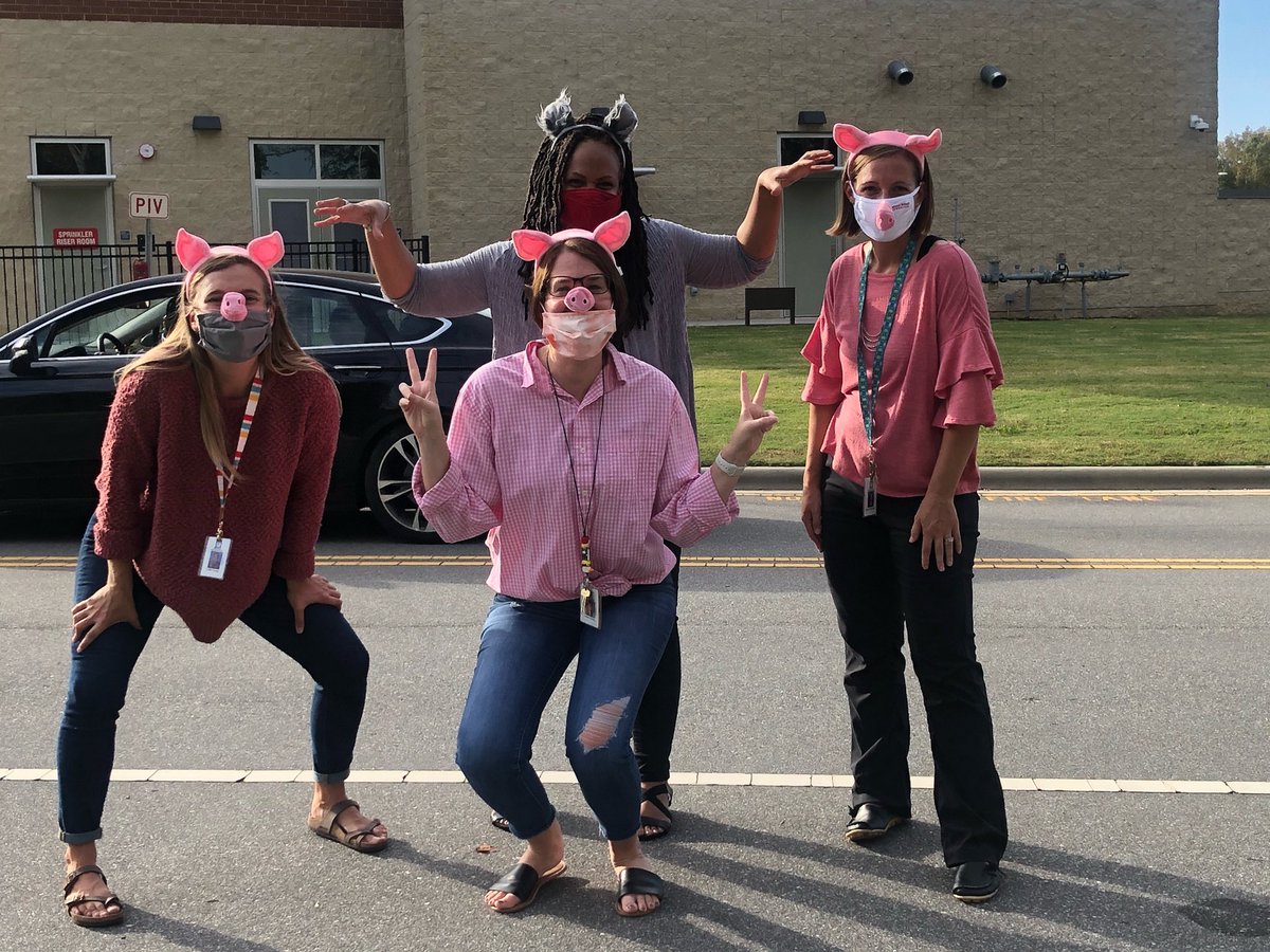 The 🐷🐷🐷and the big bad 🐺! <a href="/BryanRoadES/">Bryan Road Elementary School</a>