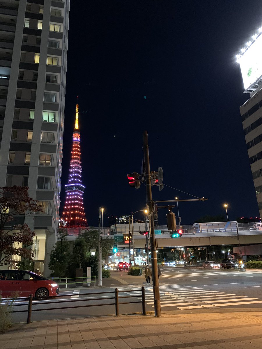 uber_eatsGO's tweet photo. 東京タワー今日もいい色出てましたね
首都高混んでるけど、みんなで鑑賞中かな？ https://t.co/G1O4vlQGDa