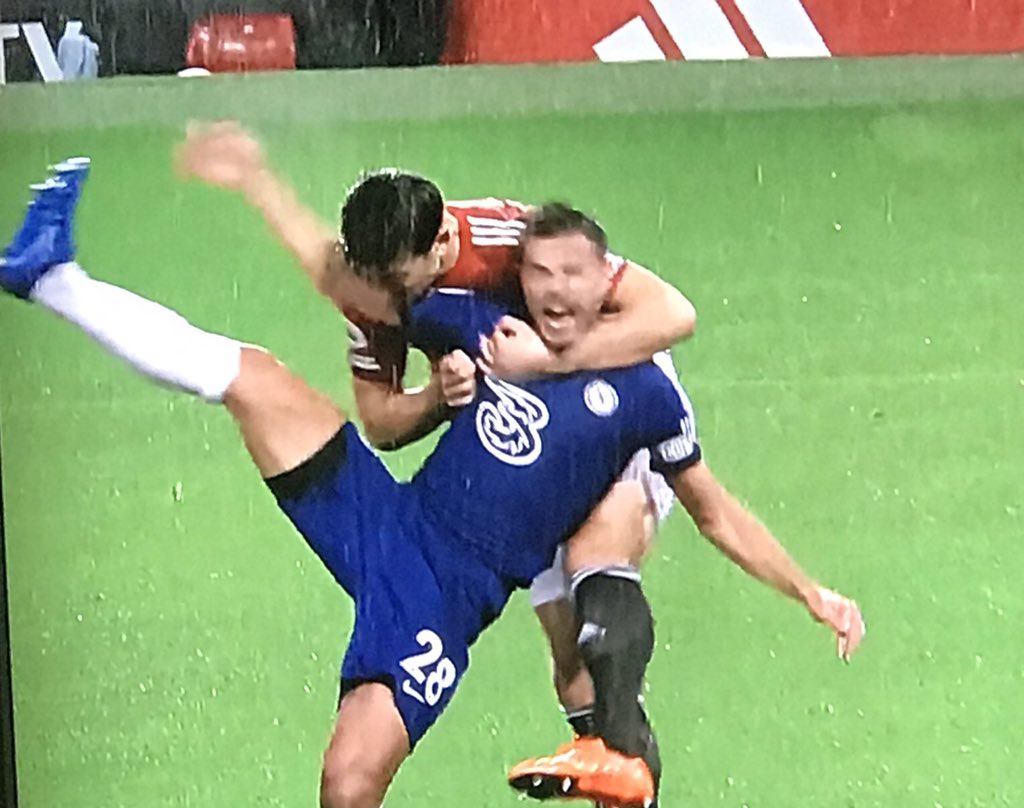 talkSPORT's tweet photo. Should this have been a penalty to Chelsea? 🤔 #MUNCHE https://t.co/ybOAvOjtCJ