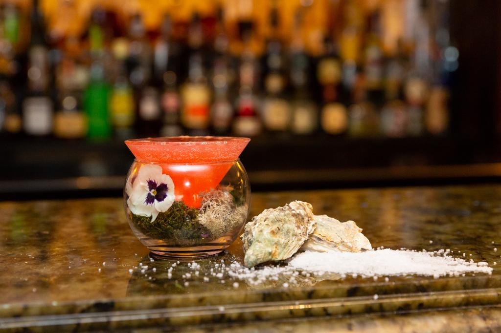 PoloBarMayfair's tweet photo. The perfect tipple for your Saturday night #PoloBarMayfair
#londoncocktailweek #cocktailbar #londonmixology #londonmixologist #mayfairbar https://t.co/udbUH2O9zb