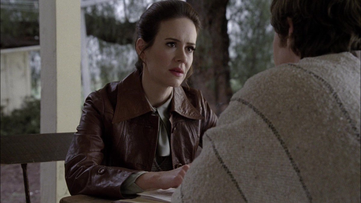 sarah paulson as lana winters, a thread:
