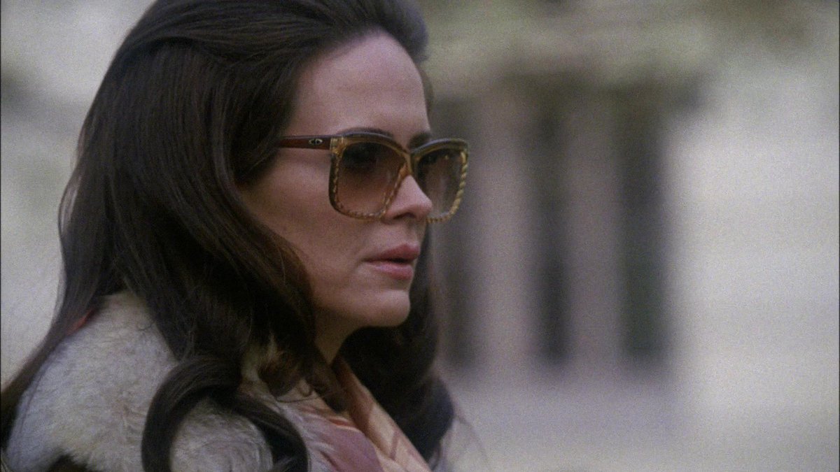 sarah paulson as lana winters, a thread: