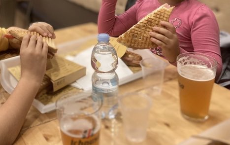 Merenda al locale preferito dei bambini 
Anche se pioveva 
Chi può consumi
Lottiamo contro la follia 
#chiudere mai 
#restiamoacasa mai più 
#Lockdown2 ai folli
#Libertà subito