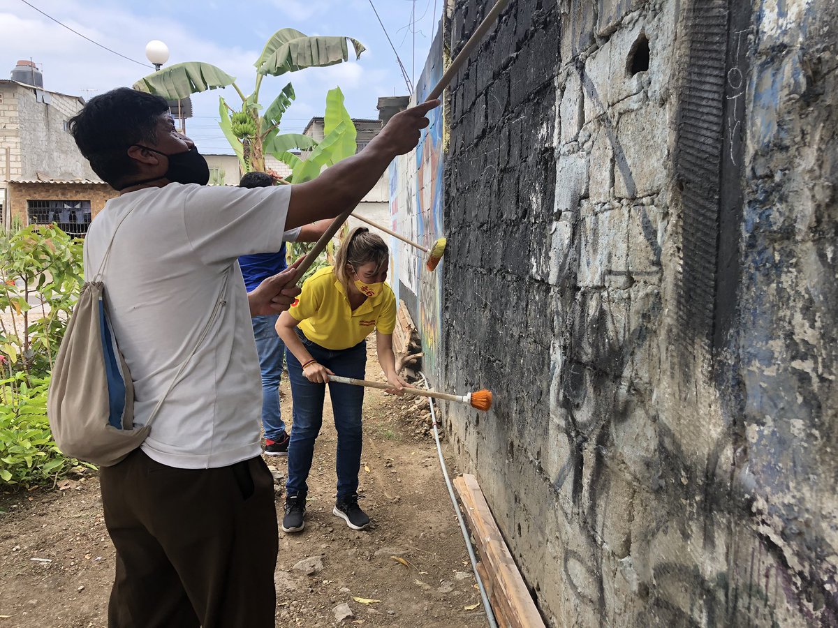 geraldineweberm's tweet photo. Gracias queridos compañeros del populoso sector del Guasmo,  por esta mañana de integración y rehabilitación de este parque  q servirá para las familias. Seguimos con  el Huerto Orgánico Familiar #JuntosPogresoEnLibertad #RayaTodo6 #Asambleista2021 #Familasfuertes #TrabajoSalud https://t.co/MpESBTJurU