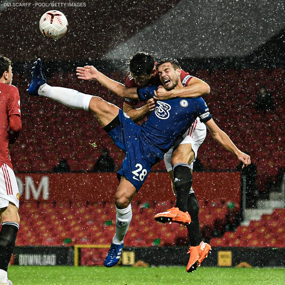 ESPNUK's tweet photo. Maguire on Azpilicueta 👀 https://t.co/oySRX4LxDZ