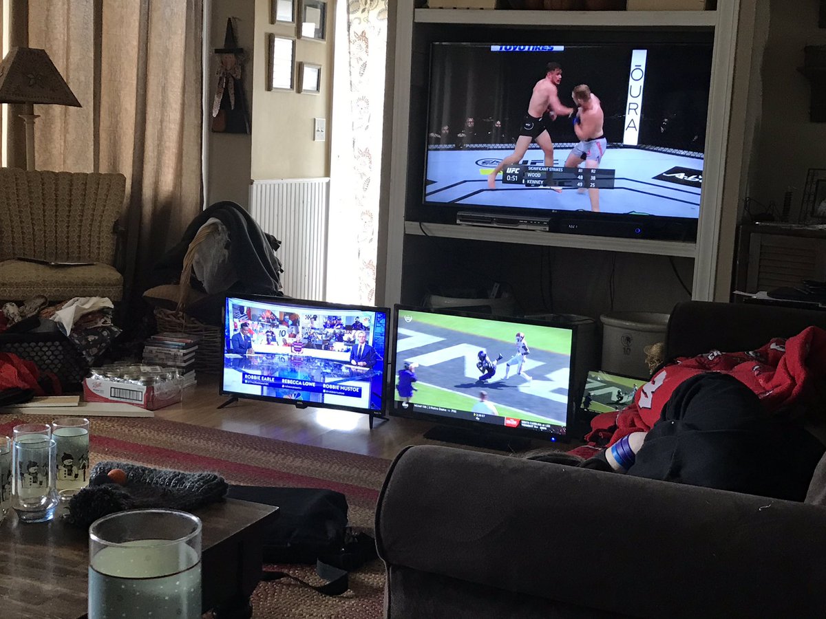 RietzTim's tweet photo. Saturday at the house with the fam watching football, soccer and the ppv fights https://t.co/0qPJPRiZ6L