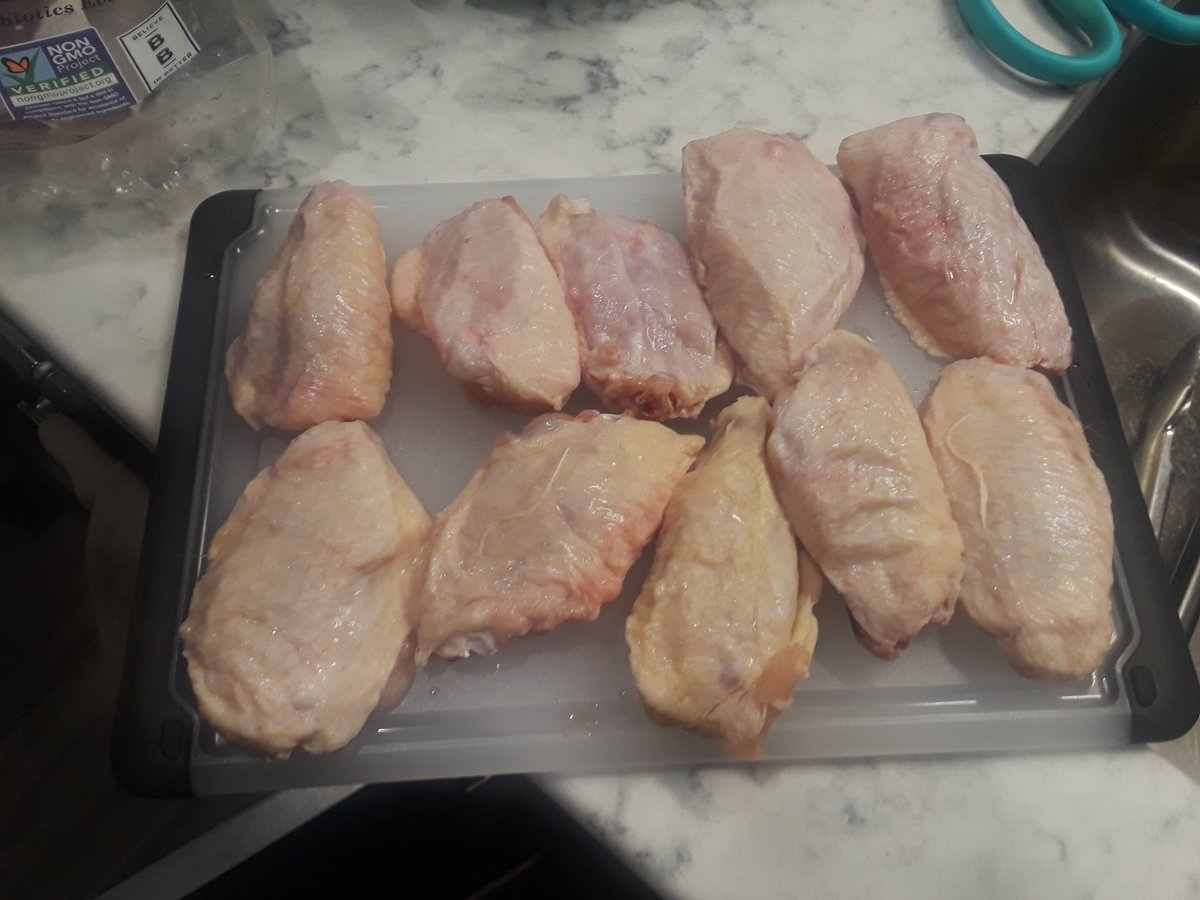 ManyFacetedLife's tweet photo. @butcherbox disappointed again. It should be called #WingflapsForLife. It's not even wing sections. Nothing but flaps. 6-10 wings per package.  Not. Shameful! https://t.co/Z13v8FWK3K