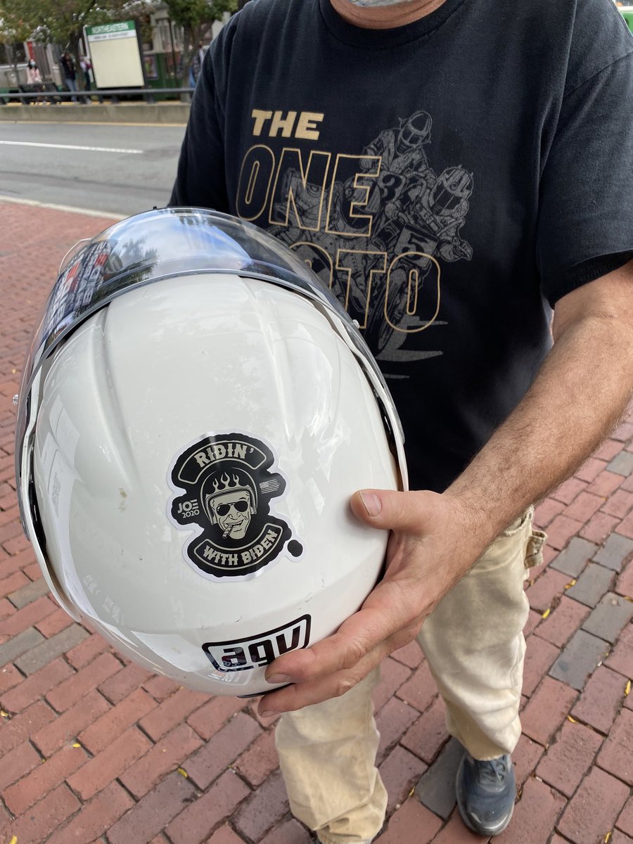 JacksonHurley12's tweet photo. Spotted in Boston: Bikers for Biden

#BikersforBiden #TeamJoe #JoeBidensNeighborhood #mapoli #Boston https://t.co/EDXrHv6L26